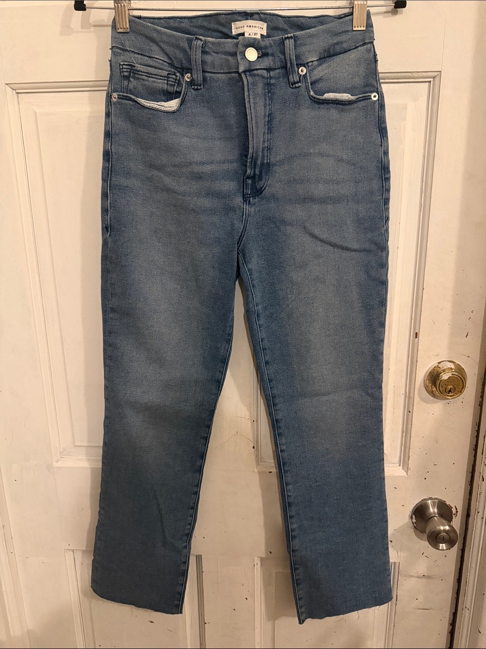 NWOT Good American Light Blue Cropped Straight Jeans- size 4/27
